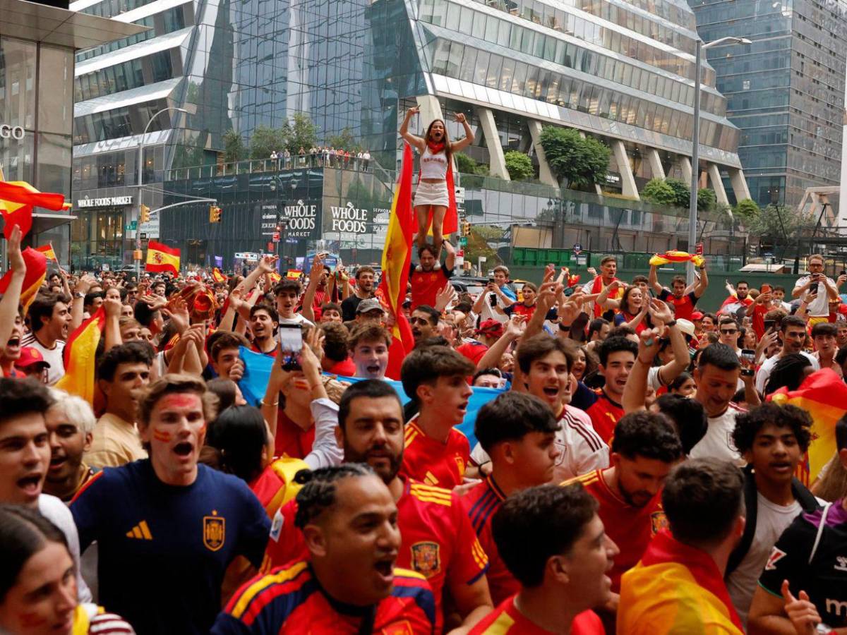 Fiebre mundialista en Nueva York: las calles viven una gran fiesta previo a la final España-Argentina