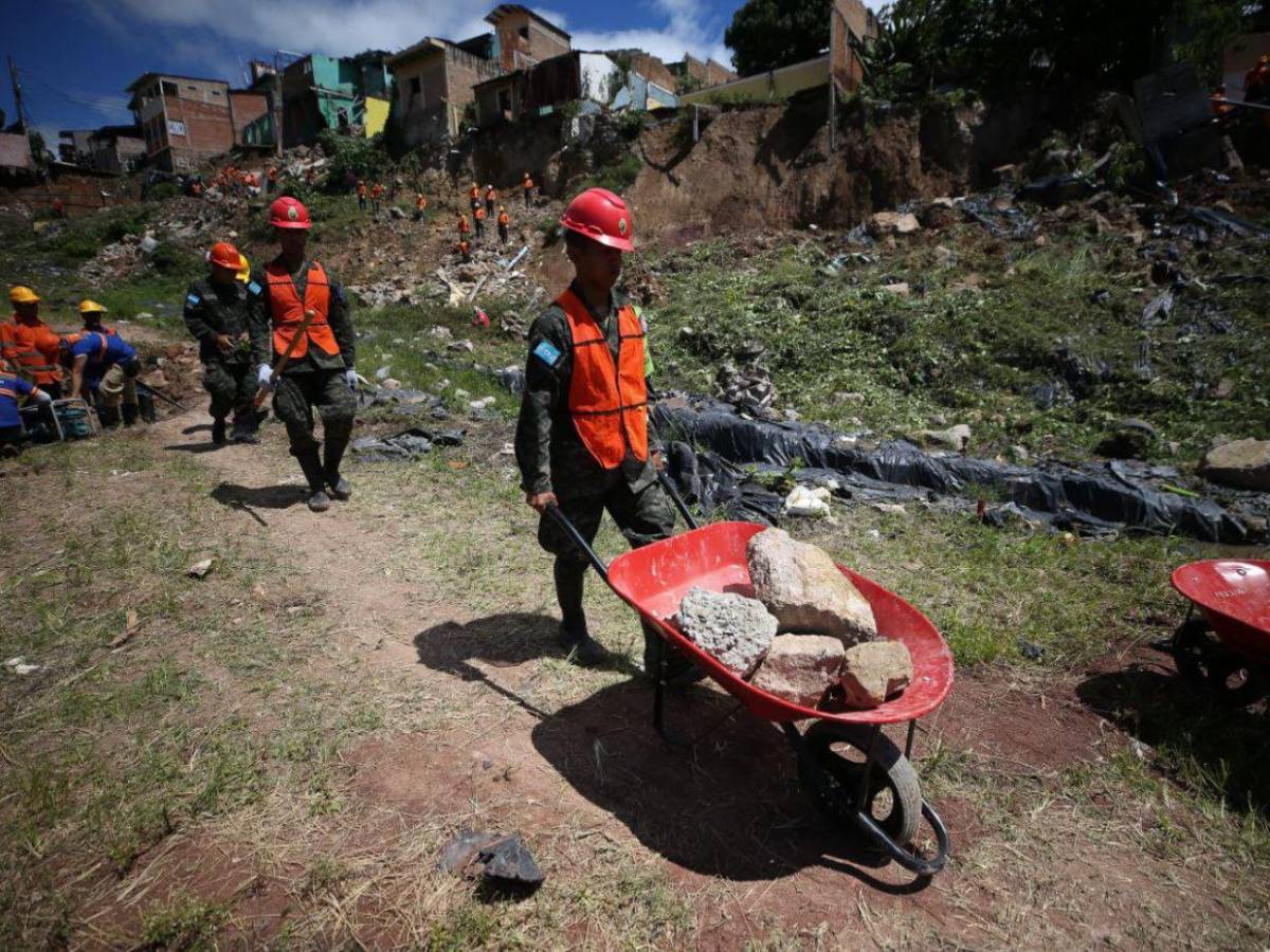 Inician obras de mitigación en zona de derrumbe en la colonia Guillén y El Reparto por Arriba