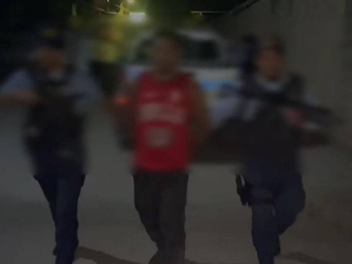 Fuerte decomiso de indumentaria militar al Cartel del Diablo en Sulaco; hay un detenido