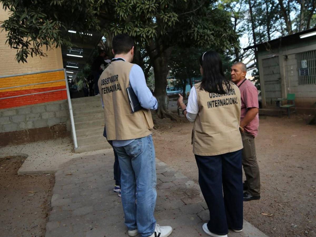 Retrasos e impasses presencian observadores electorales en las primarias 2025