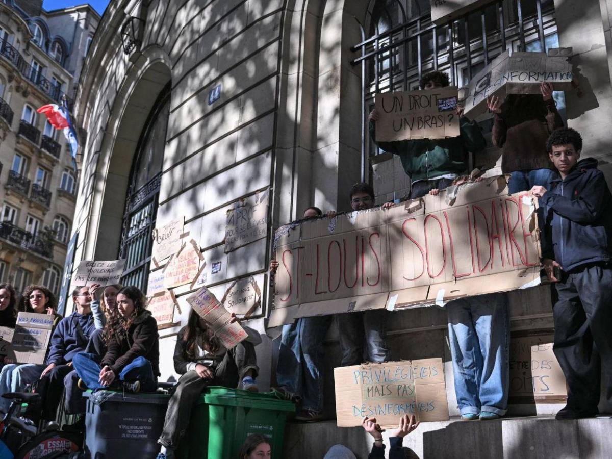 Saqueo de un instituto y choques con la Policía marcan protestas en Francia