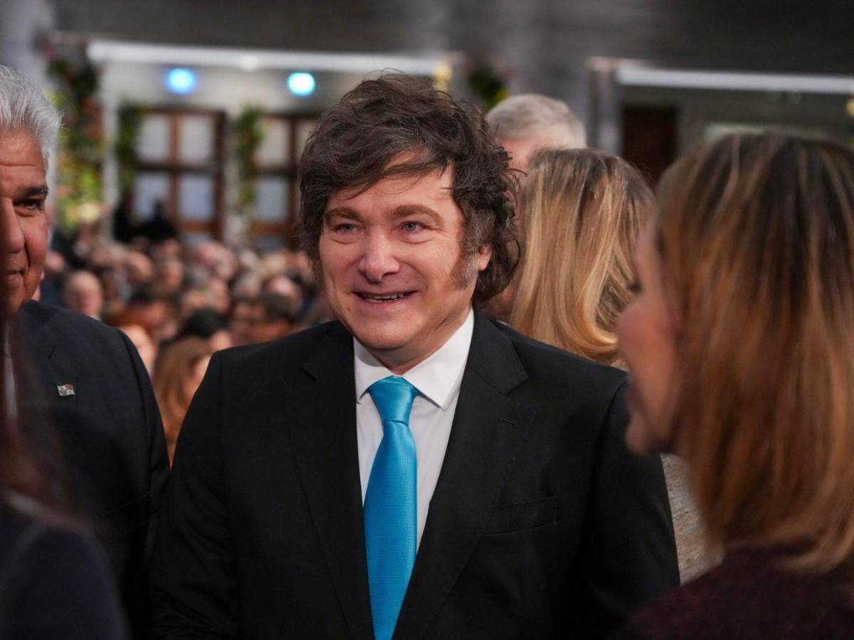 Hija de María Corina Machado  recibe el Premio Nobel de la Paz en nombre de su madre