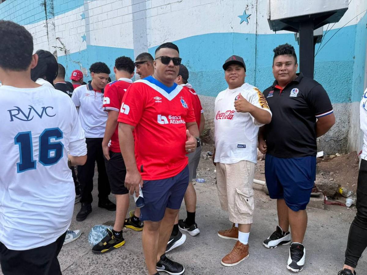 Aficionados llegan al Chelato Uclés para la gran final Olimpia vs Real España