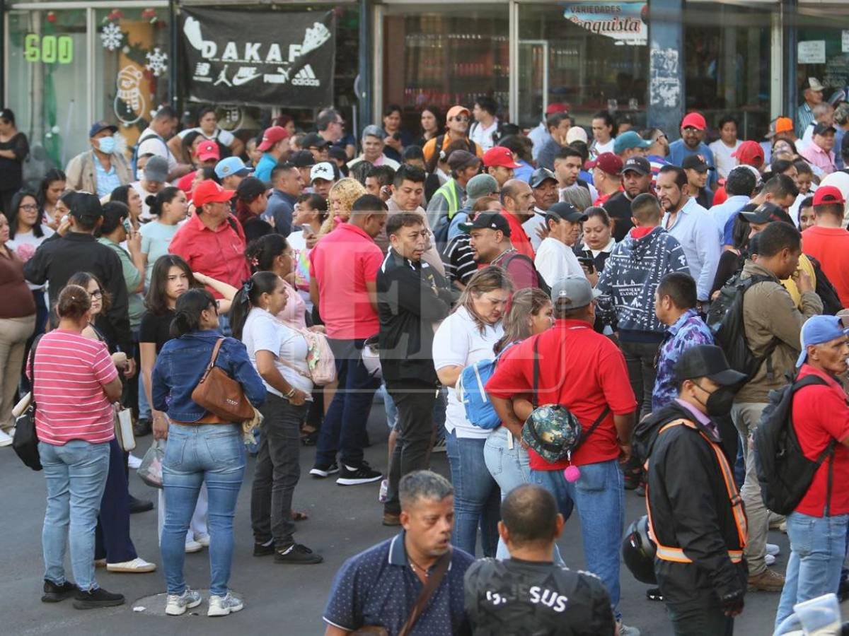 Colectivos de Libre presentes en bajos del Congreso Nacional tras convocatoria de Redondo