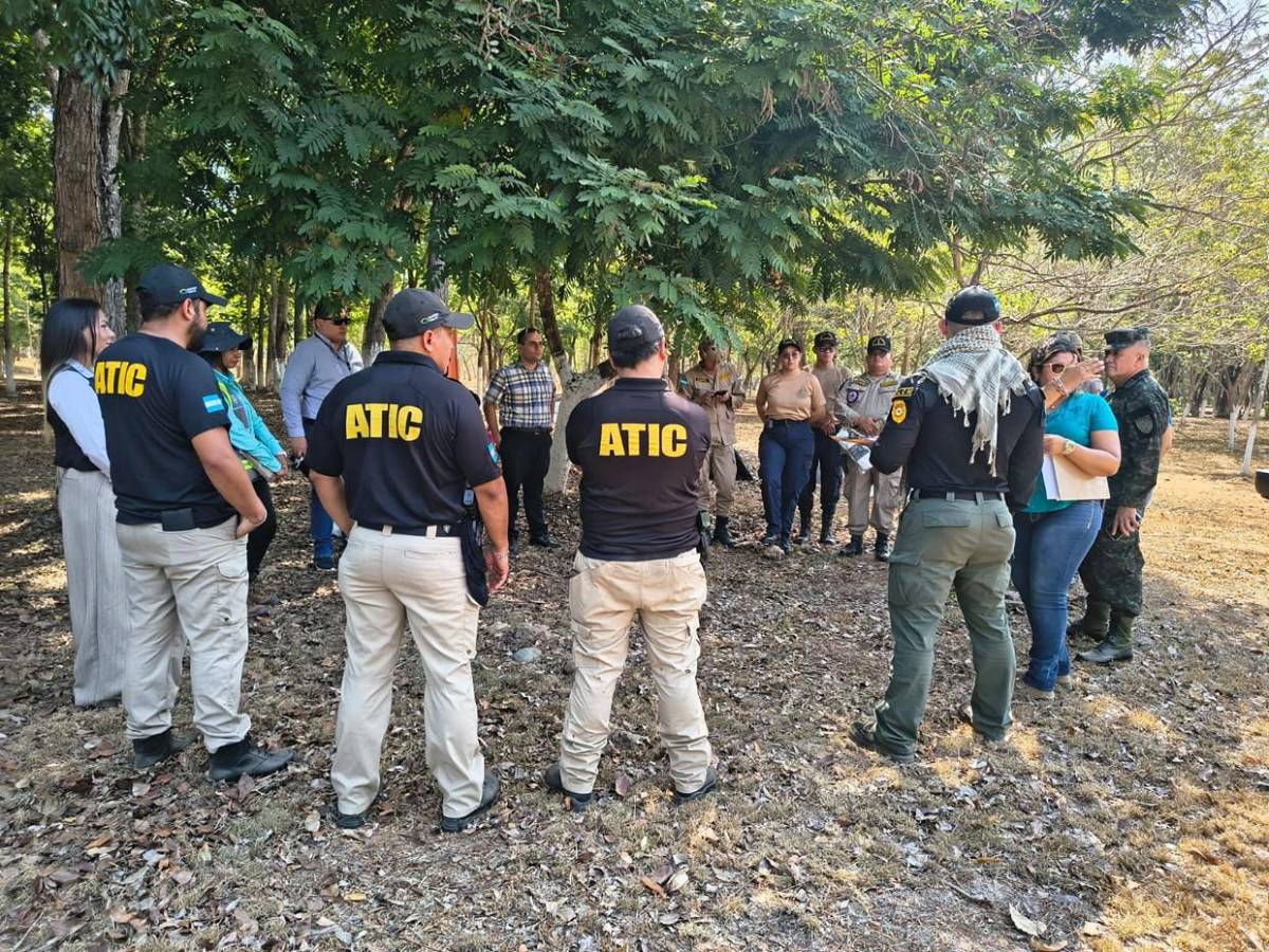 ¿Cocaína líquida? Buscan droga en 40 barriles de grasa industrial decomisados en Naco