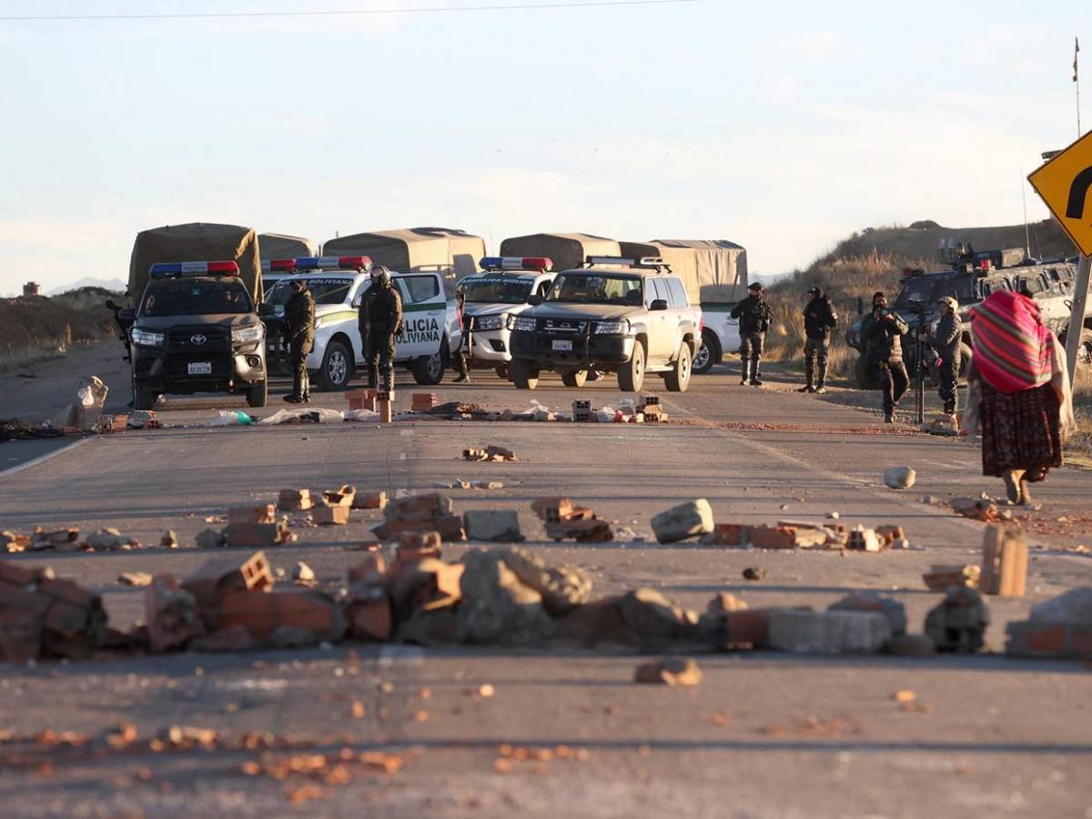 Más de 47 detenidos y 5 heridos tras desbloqueo de carreteras en Bolivia