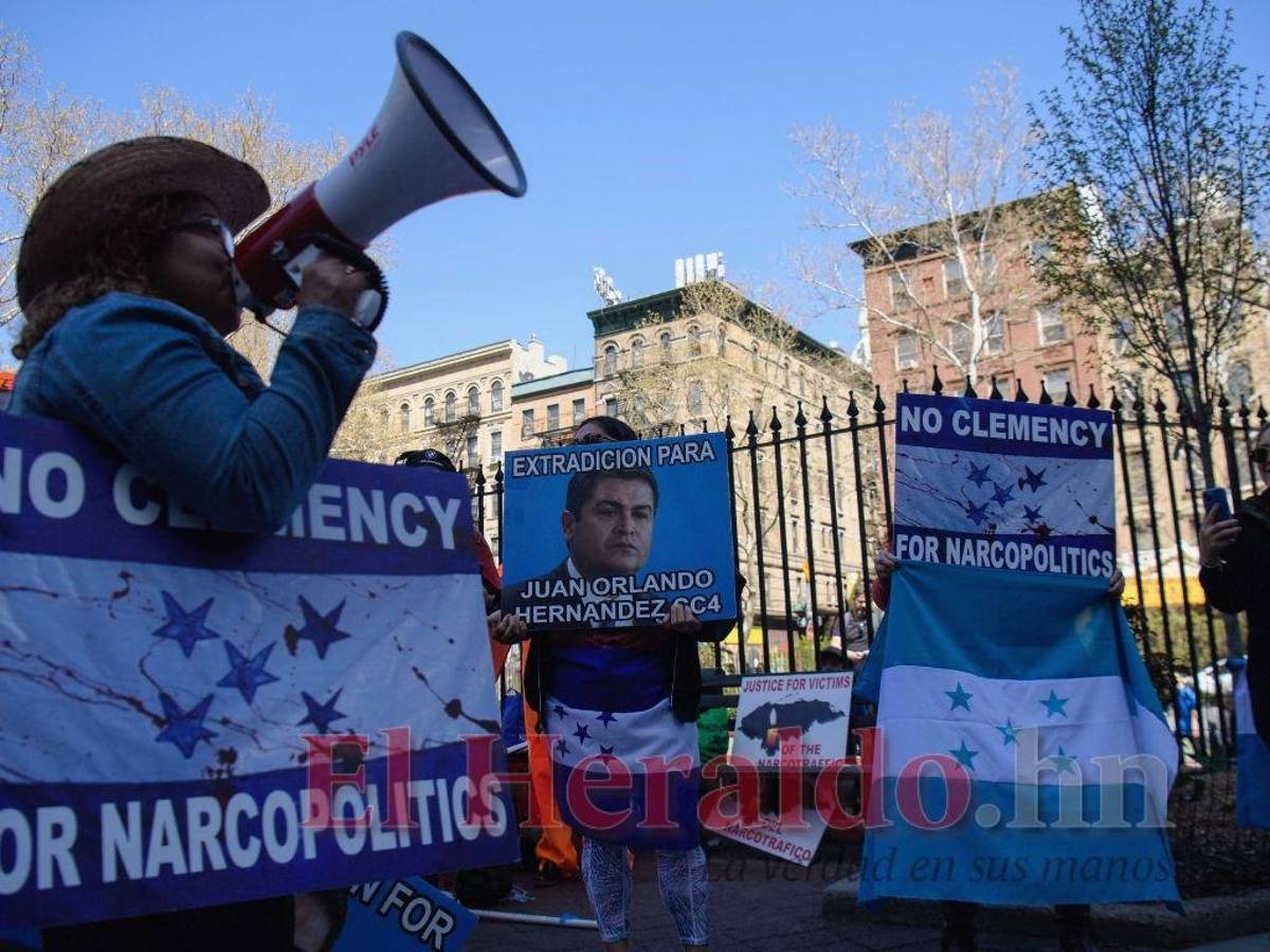Nacionales y extranjeros, así como medios de comunicación, están alertas.