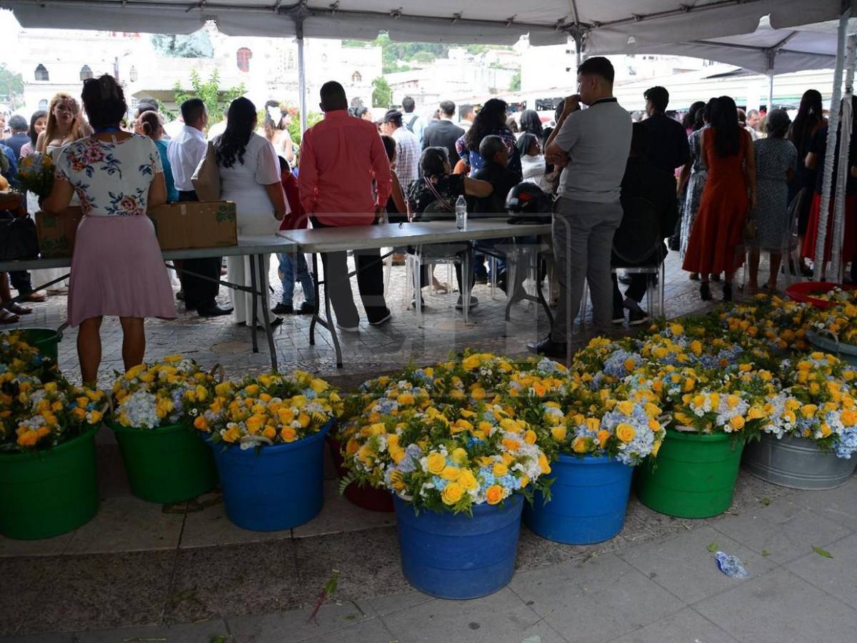 Más que romance: así vivieron su gran día las parejas en las bodas gratis de la capital