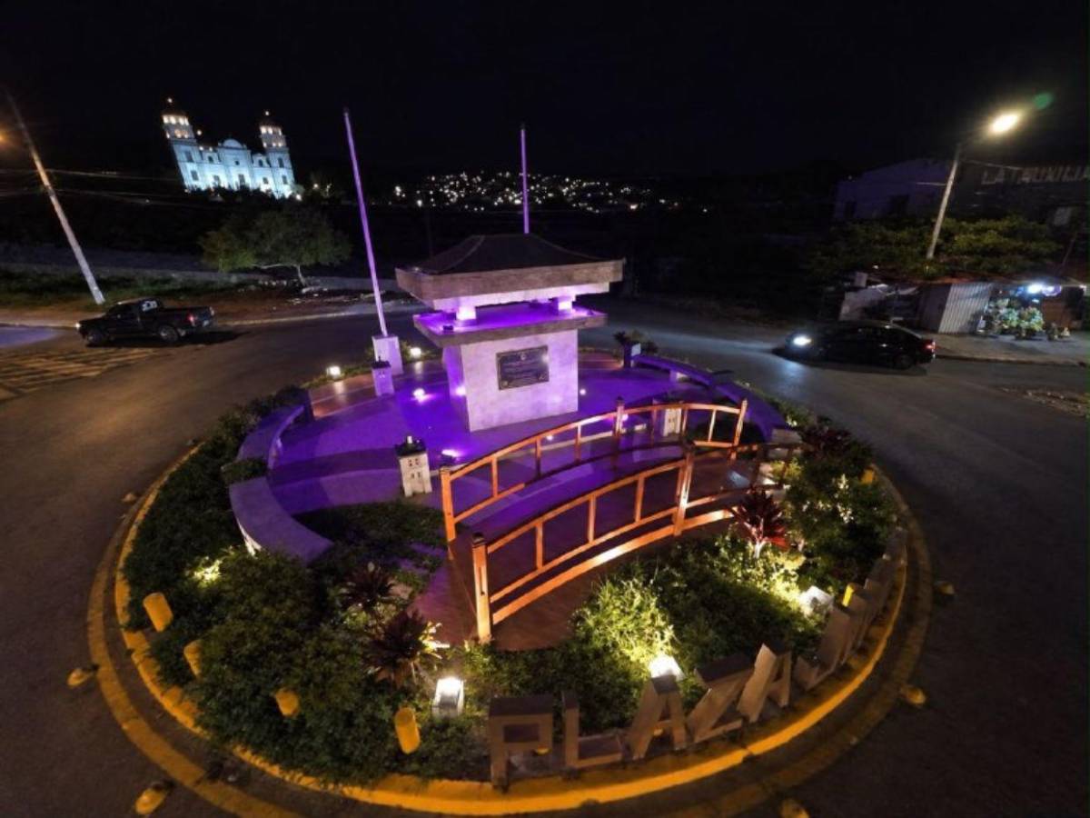 Cáncer de mama: siete plazas de la capital se iluminan de rosa en octubre