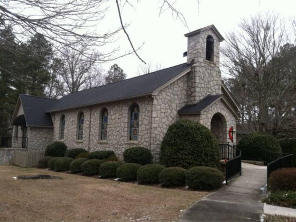 Pastor es acusado por explotación sexual infantil en Carolina del Norte