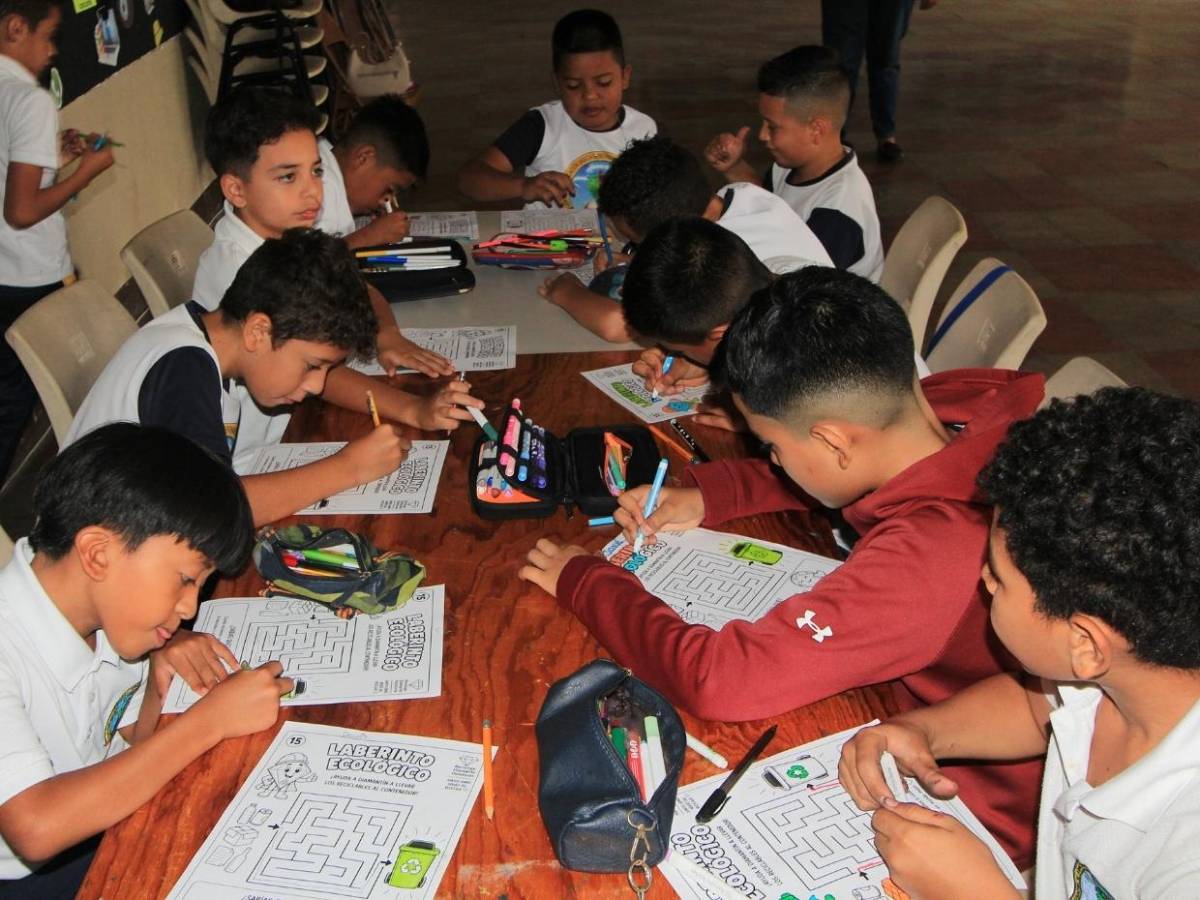 Guardianes del planeta promueven el reciclaje en  escuelas de la capital