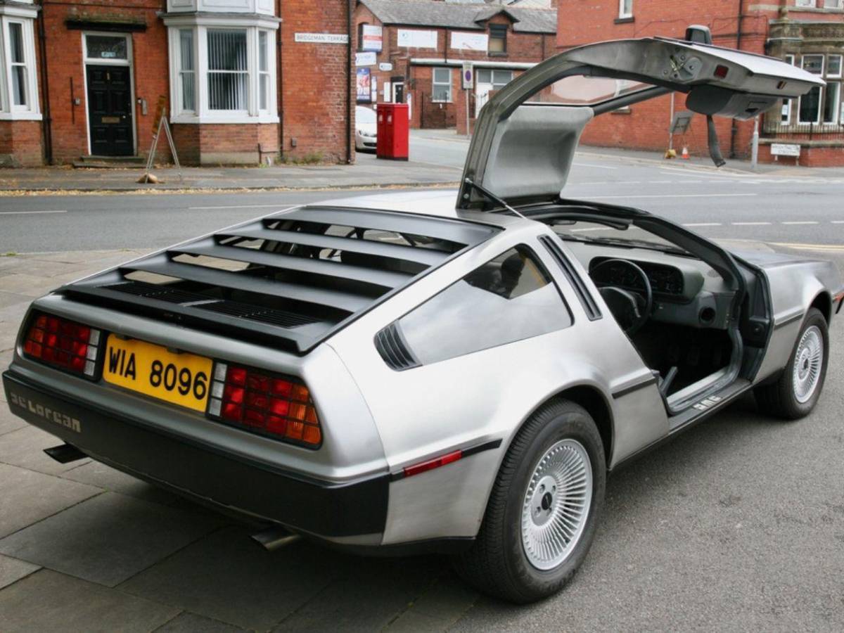 Exnovia demanda al actor Crispin Glover por agresión, fraude y retención ilegal