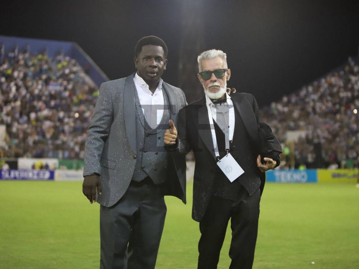 ¡Derrochando flow! La elegancia de El Loco de la Selva en el partido de tiktokers de Honduras vs El Salvador