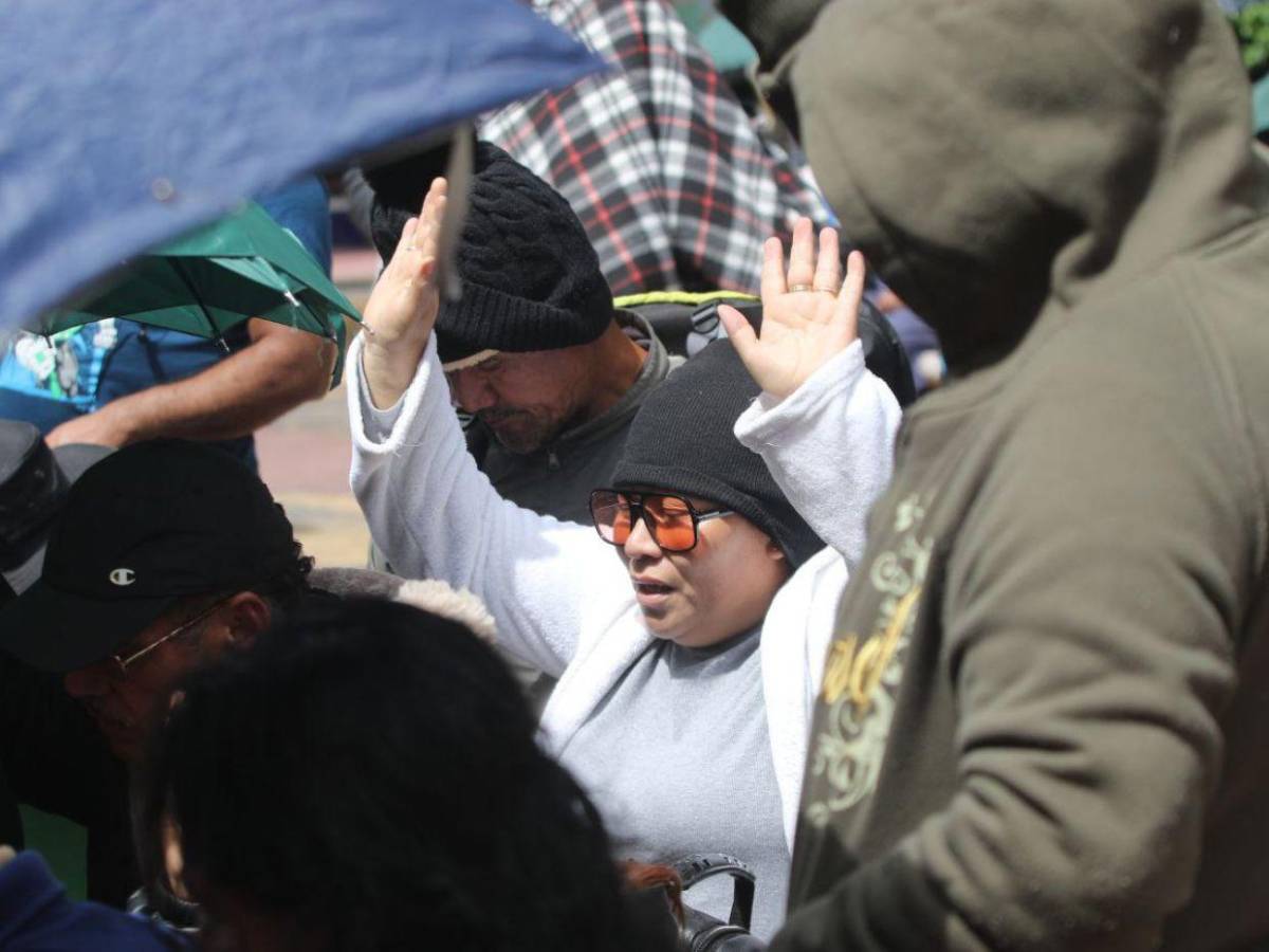 De aquí no nos vamos: afectados de Koriun protestan en los bajos del Congreso Nacional