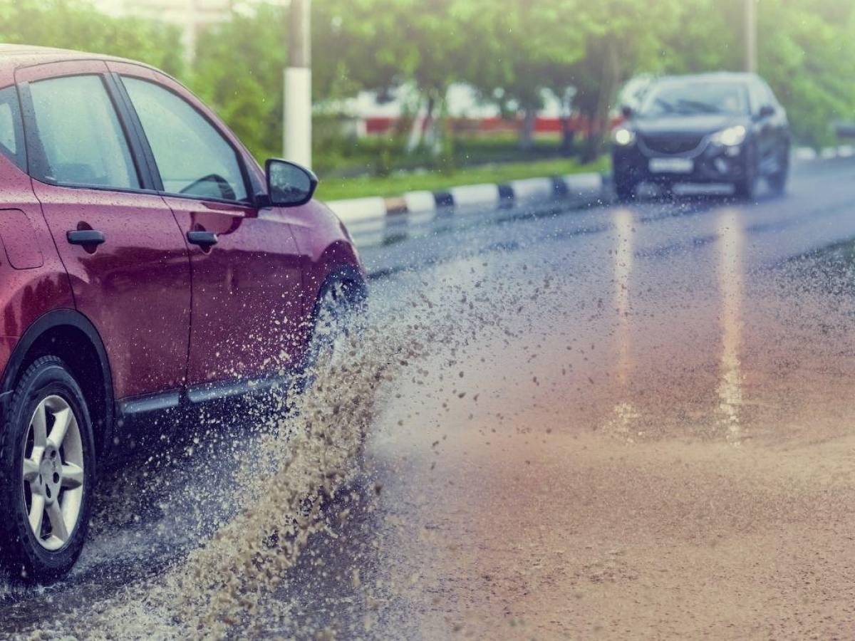 ¿Cómo conducir bajo la lluvia?