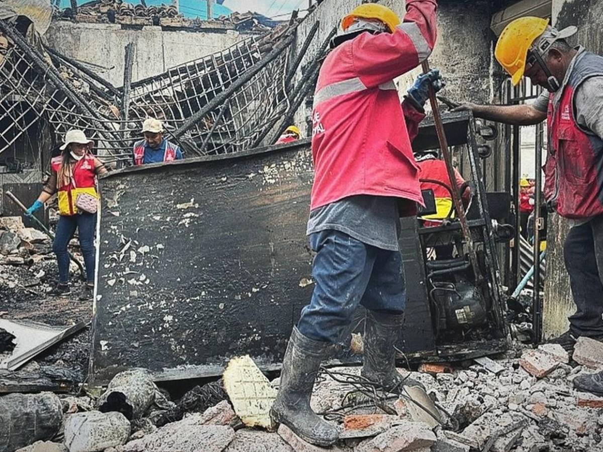 No quedó nada, solo escombros: el interior de Chinda Díaz y otros negocios tras incendio