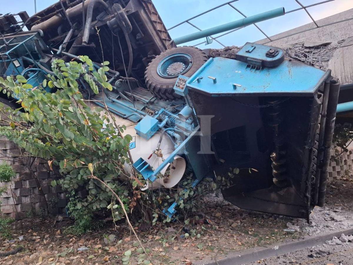 Así quedó el dragón, maquinaria que cayó tras desplomarse puente a desnivel Juan Manuel Gálvez