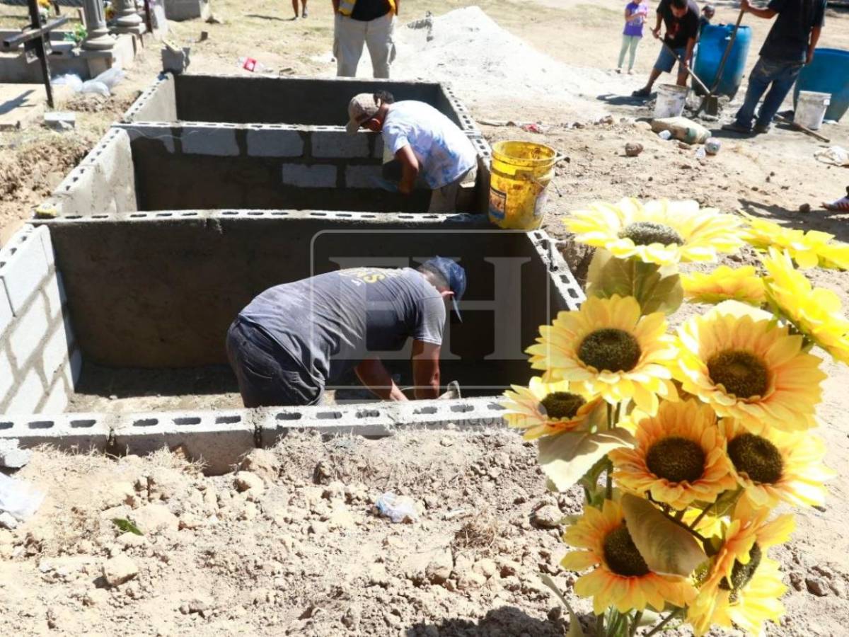 El último adiós: una sola fosa recibió a las seis víctimas del incendio en SPS