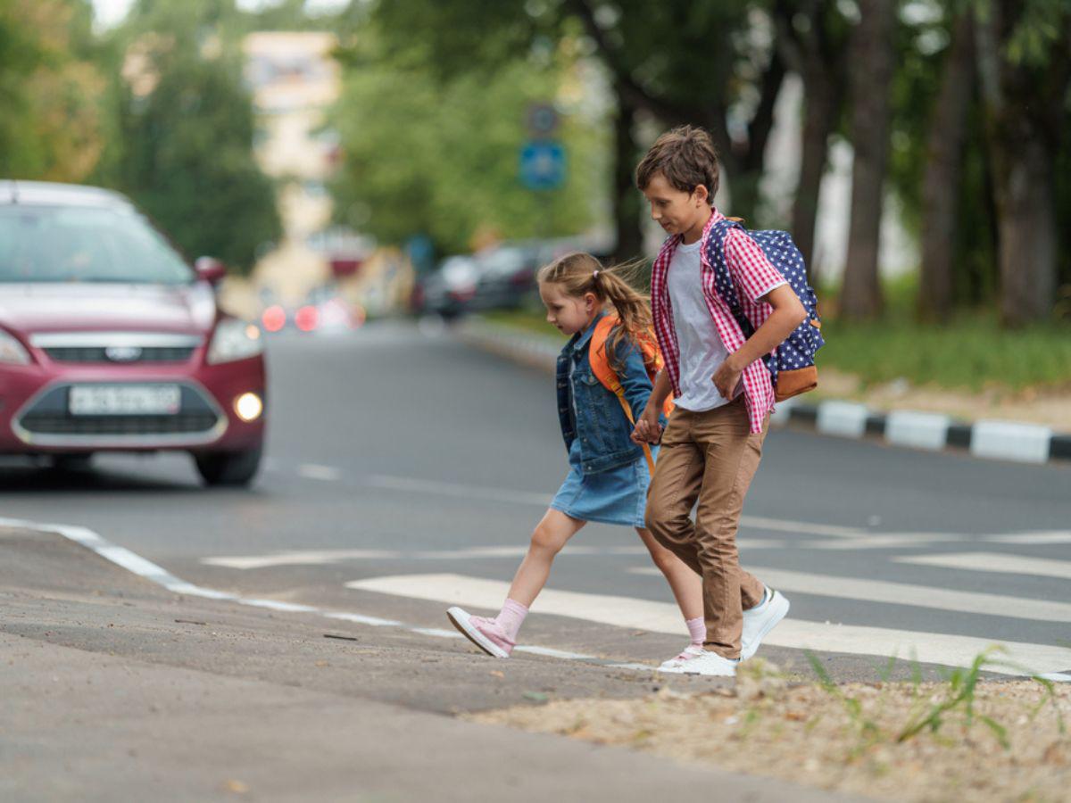 Para un conductor responsable, los peatones también son prioridad.