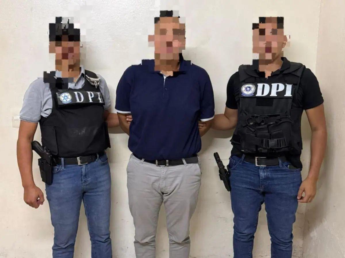 Roger y Kimberly, pareja acusada de abusar de menor en una pijamada, van a audiencia inicial