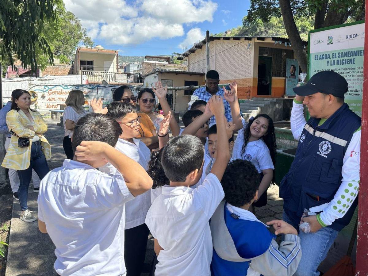 Disfraces, contacto con la tierra y juegos marcan tercera semana de Escuelas Amigables