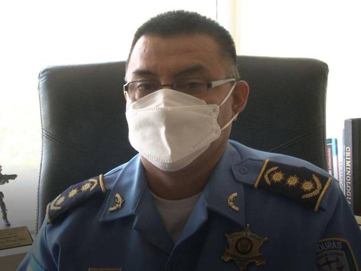 Nombran al comisionado de Policía José Adonay Hernández como nuevo director del INP