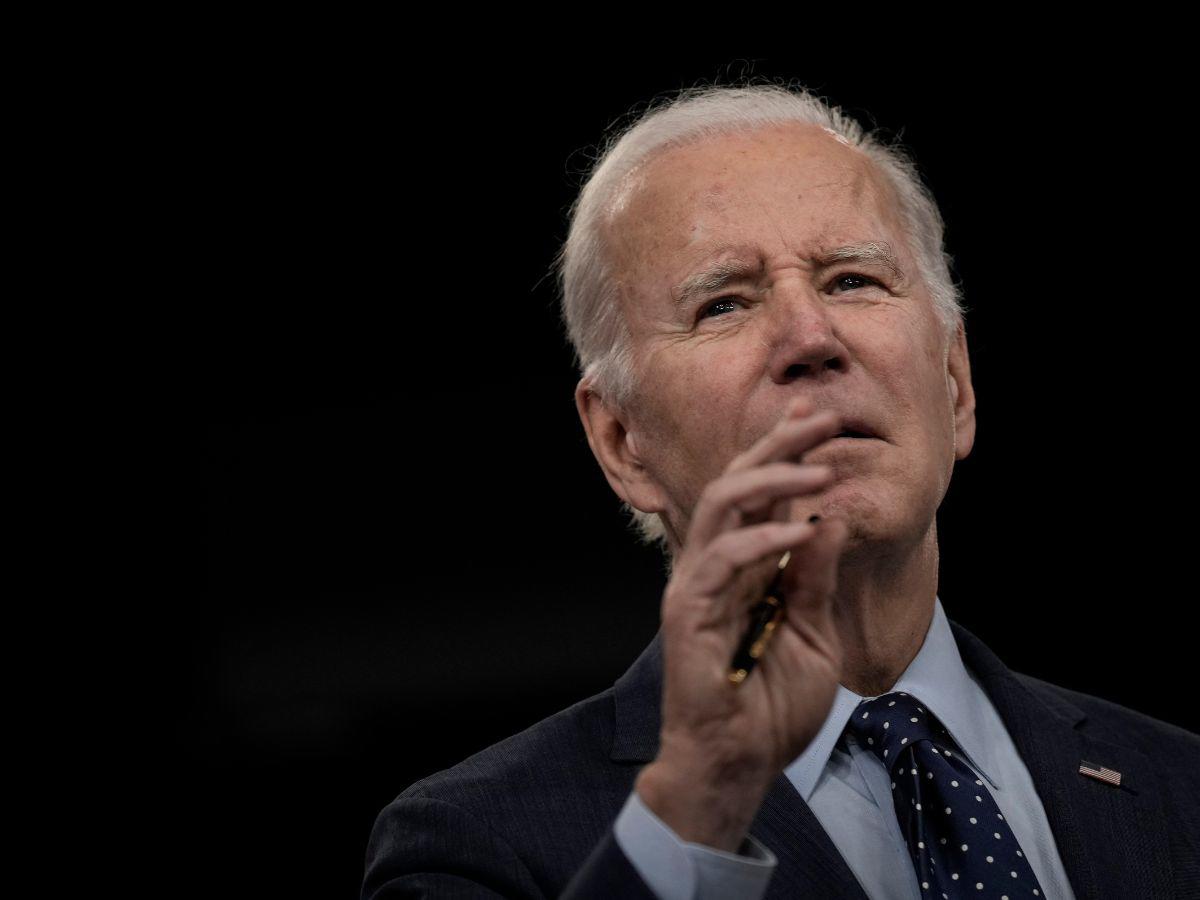 Biden ora por la salud del expresidente de EEUU Jimmy Carter