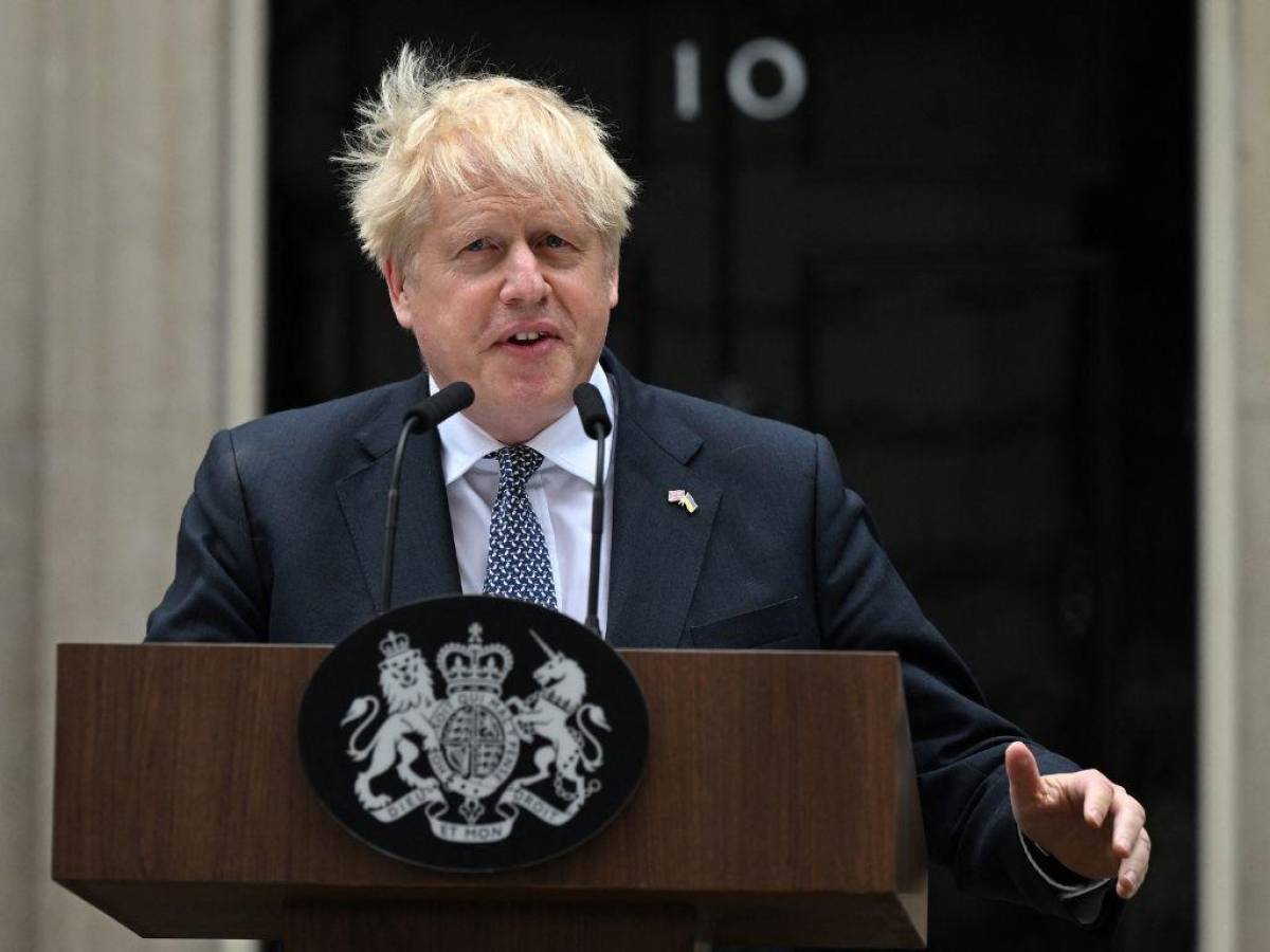 Boris Johnson renuncia como líder del Partido Conservador, pero seguirá en el cargo