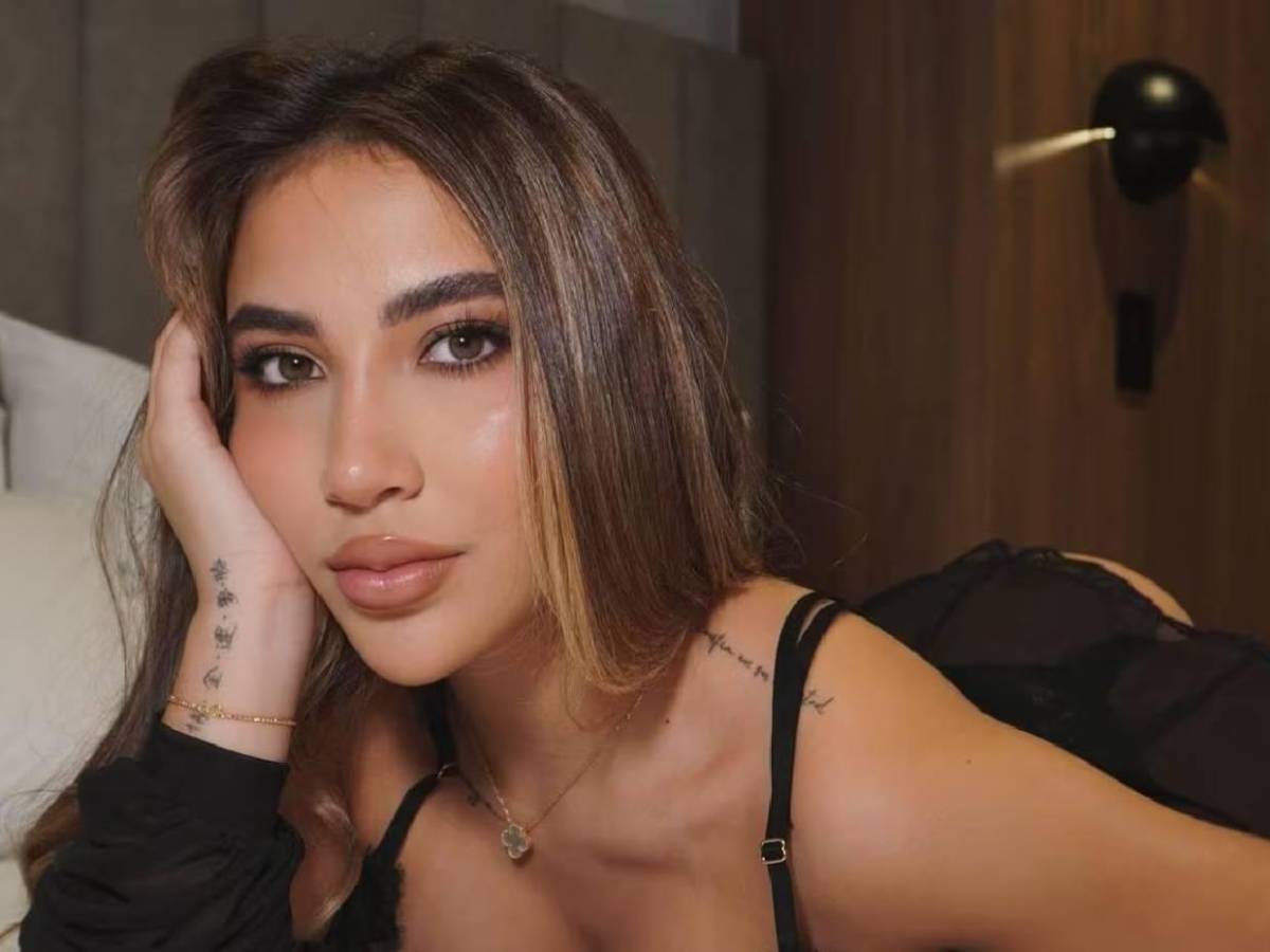 Futbolista sorprende y es captado con su nueva novia: ¿De quién se trata?