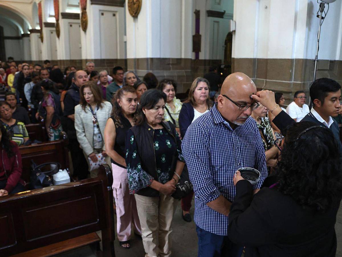 Miércoles de Ceniza congrega a centenares de fieles en Honduras y otros países