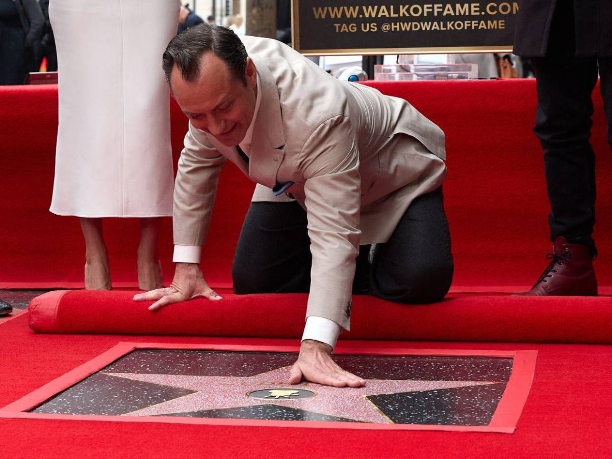 Jude Law conquista el Paseo de la Fama luego de tres décadas de carrera