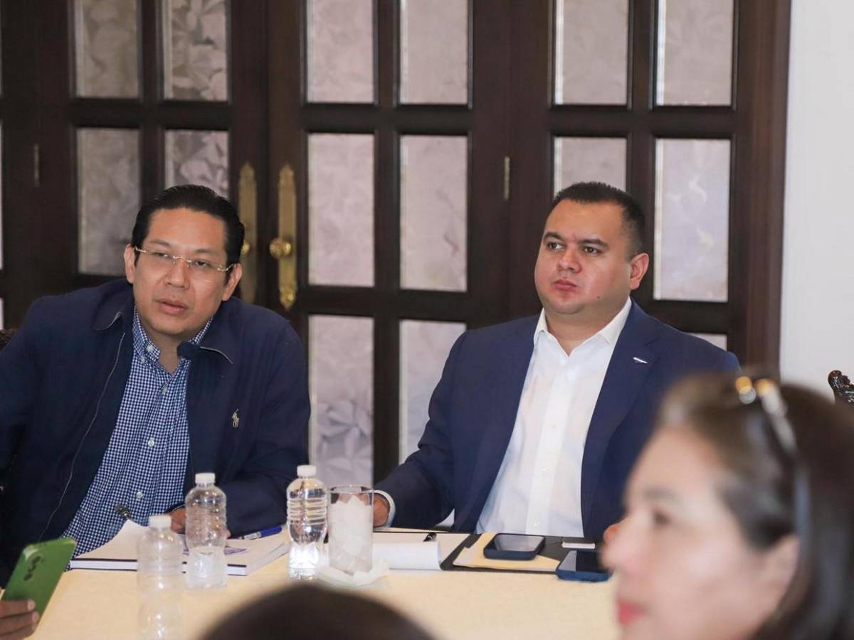 ¿Quiénes integran la mesa de diálogo entre gobierno y magisterio?