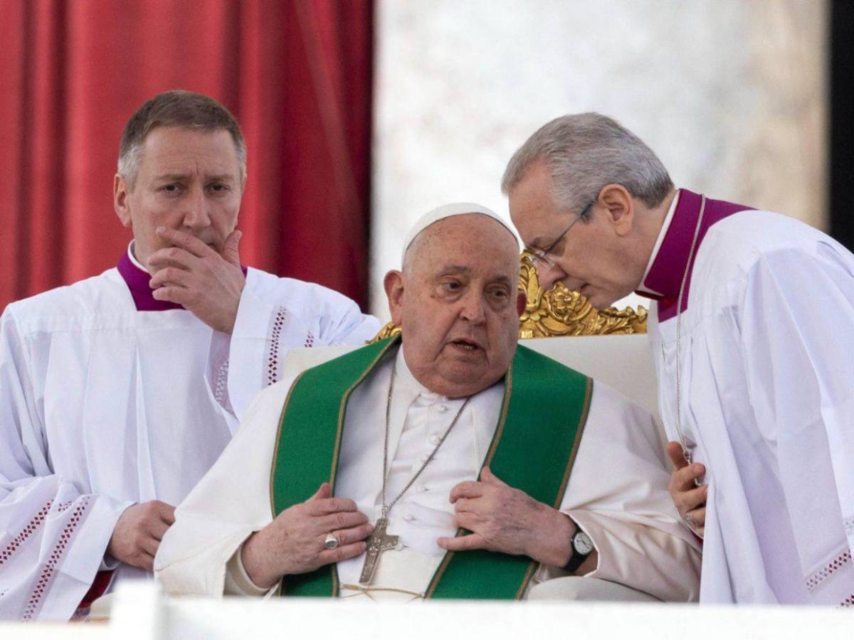 El cambio físico del papa Francisco: de líder enérgico a paciente frágil