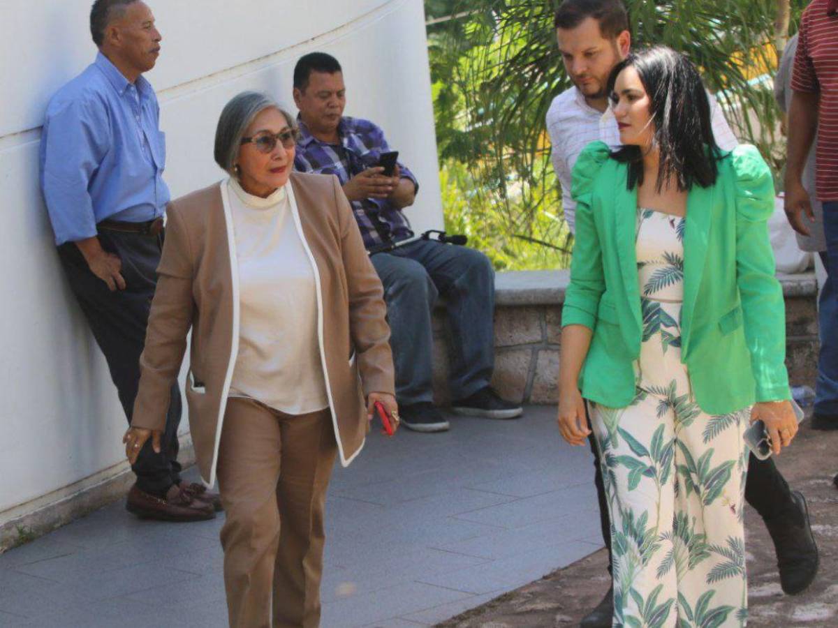 Liberales se reúnen para discutir la decisión de Ana Paola Hall de querer dejar el CNE