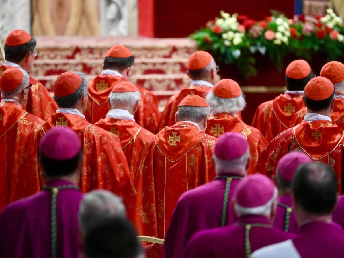 Sin celulares, encerrados y un juramento de silencio: ¿por qué el cónclave se hace en secreto?