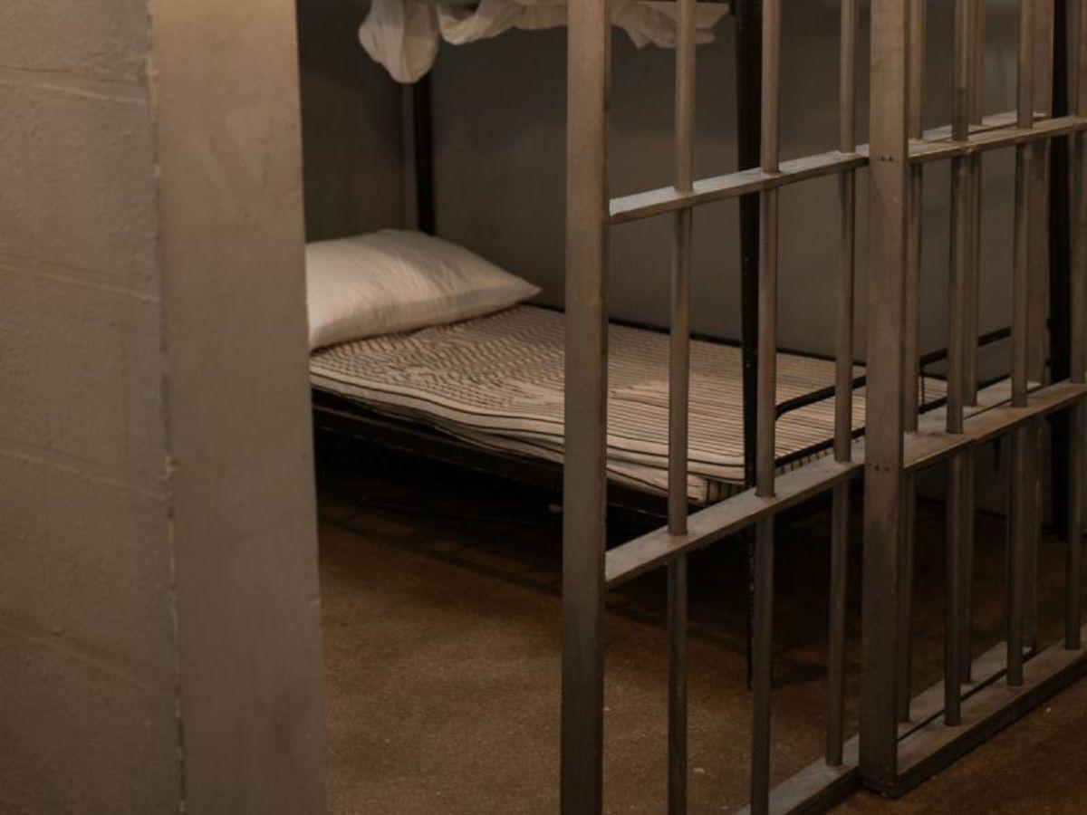 Le disparó en la cabeza por insultarlo: Brayan Díaz, asesinado en una celda por un policía