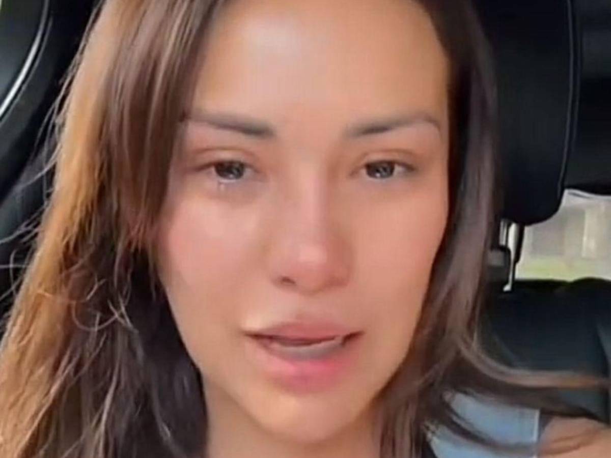 Elsa Oseguera regresa a Honduras con su hija y revela que Davis Flow se negaba a firmar permiso