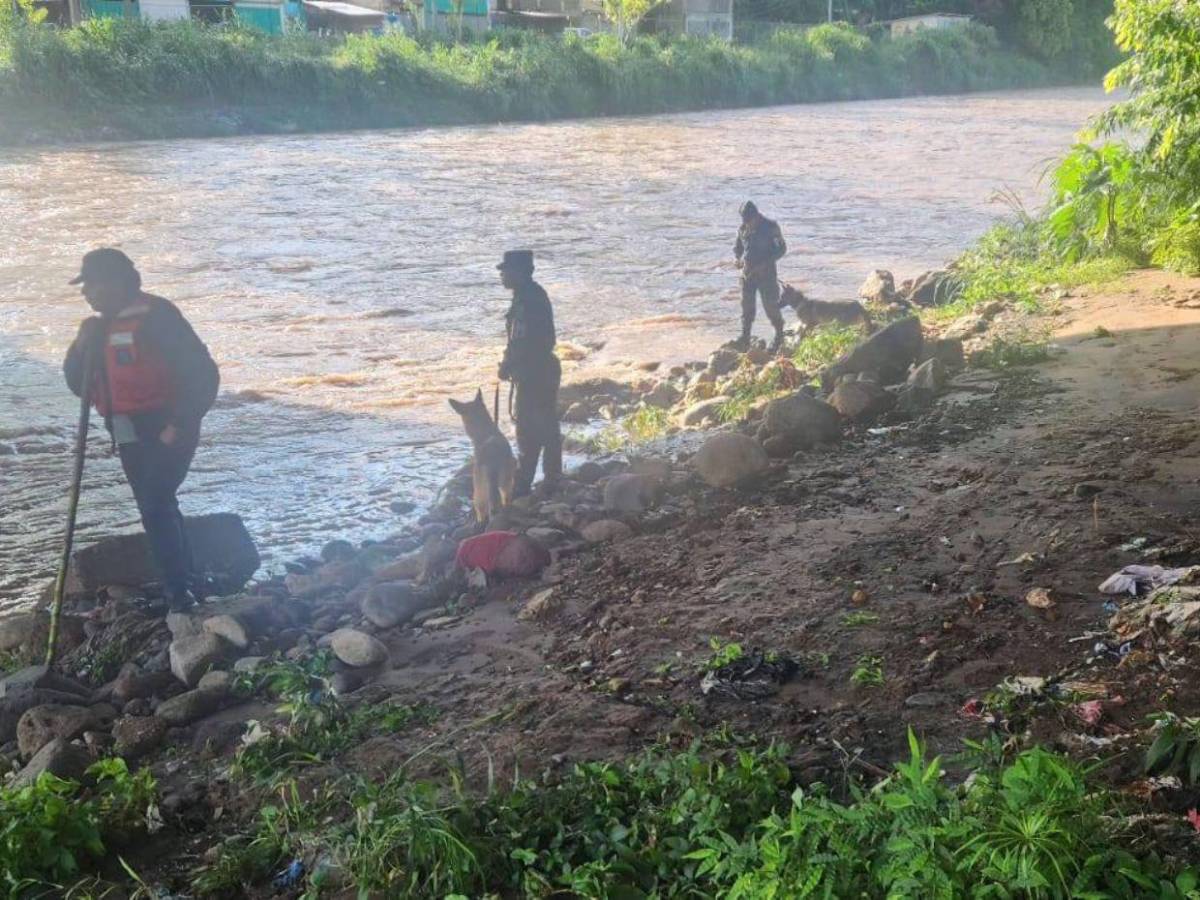 Así fue el dramático hallazgo de uno de los niños arrastrados por quebrada en la Cantarero López