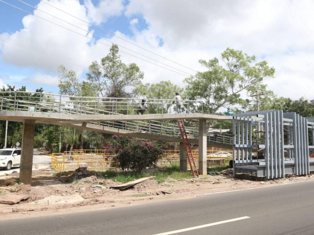 Avances notorios: ¿cuándo finaliza la construcción del puente peatonal de la Teletón?