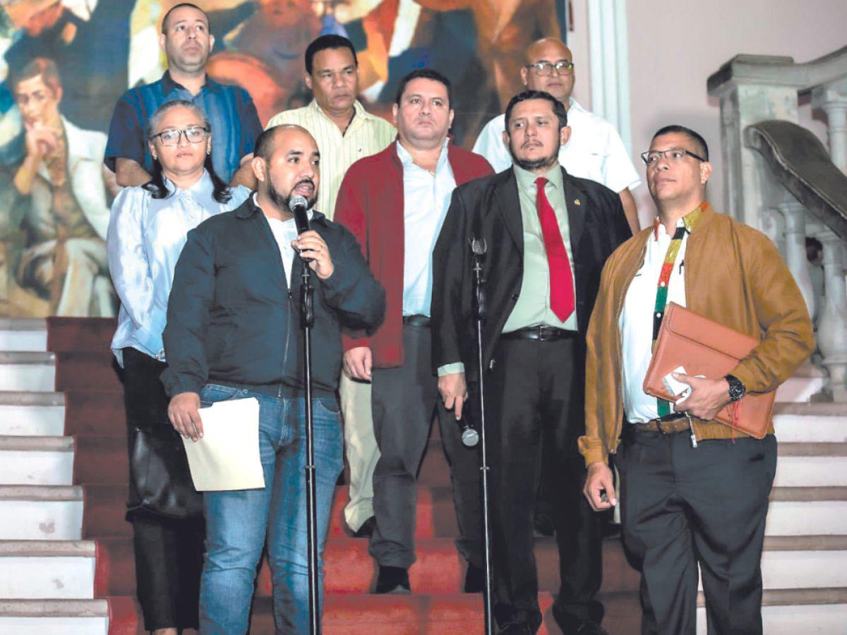 Sin recibir reajuste salarial el magisterio; Educación pide espera