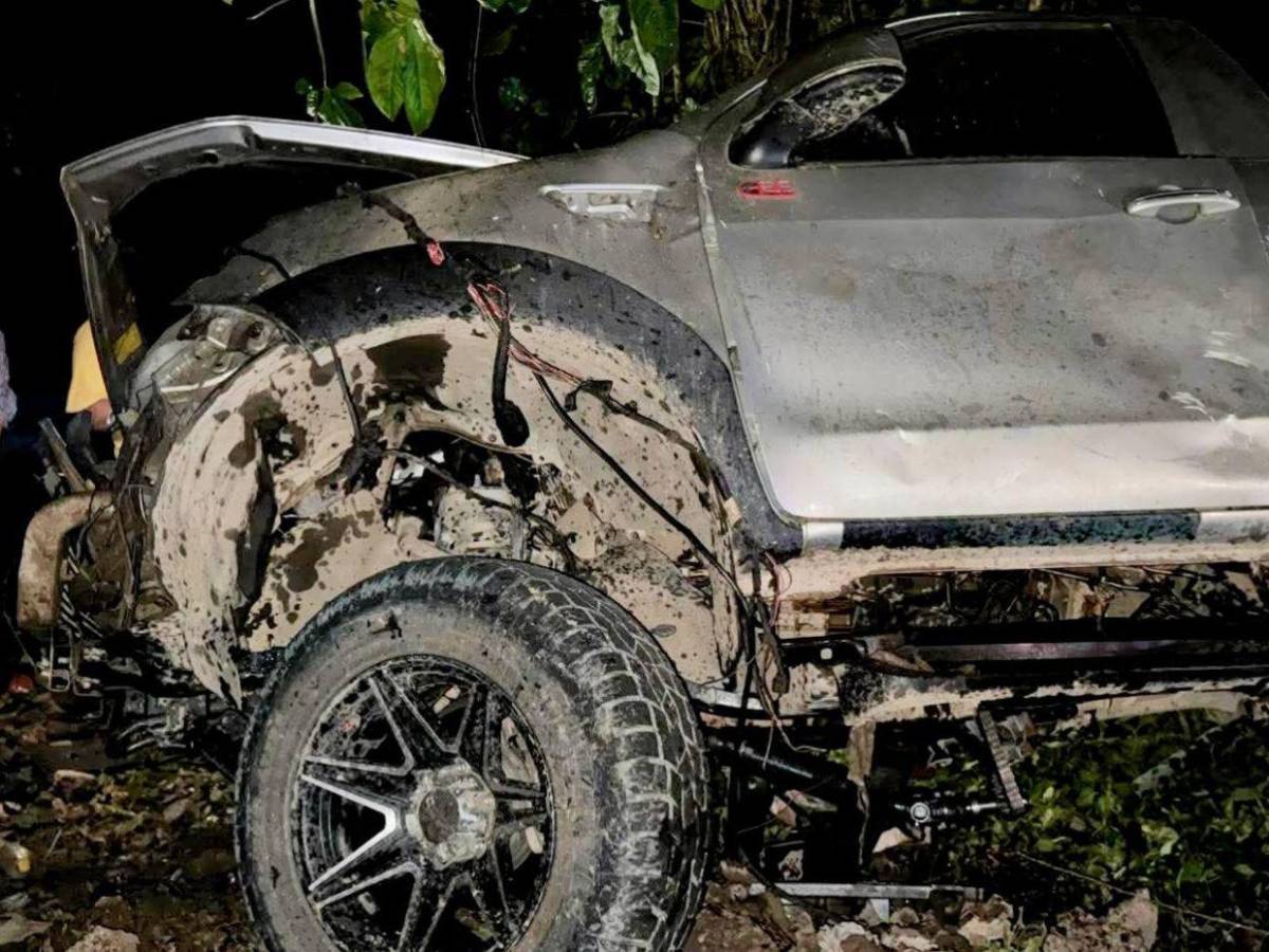 Vehículo partido en dos y un muerto: imágenes del accidente en Tocoa