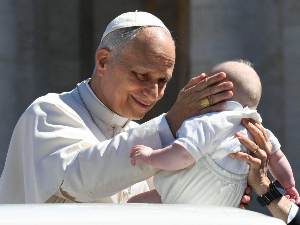 Papa León XIV preside multitudinaria misa de Pascua