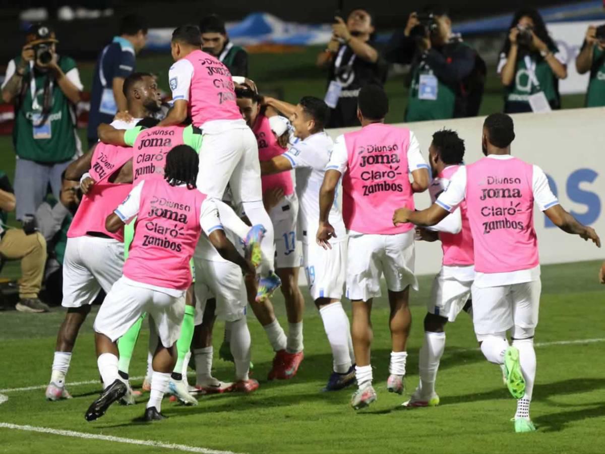 Lo que hizo la pareja del año, lindas chicas y bronca: Postales del triunfo de Honduras vs Nicaragua