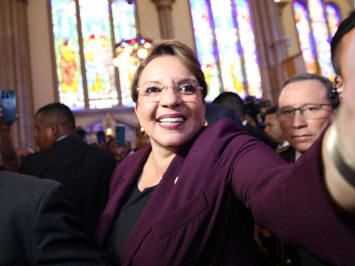 Gabinete de gobierno, políticos y diplomáticos ante la Patrona de Honduras