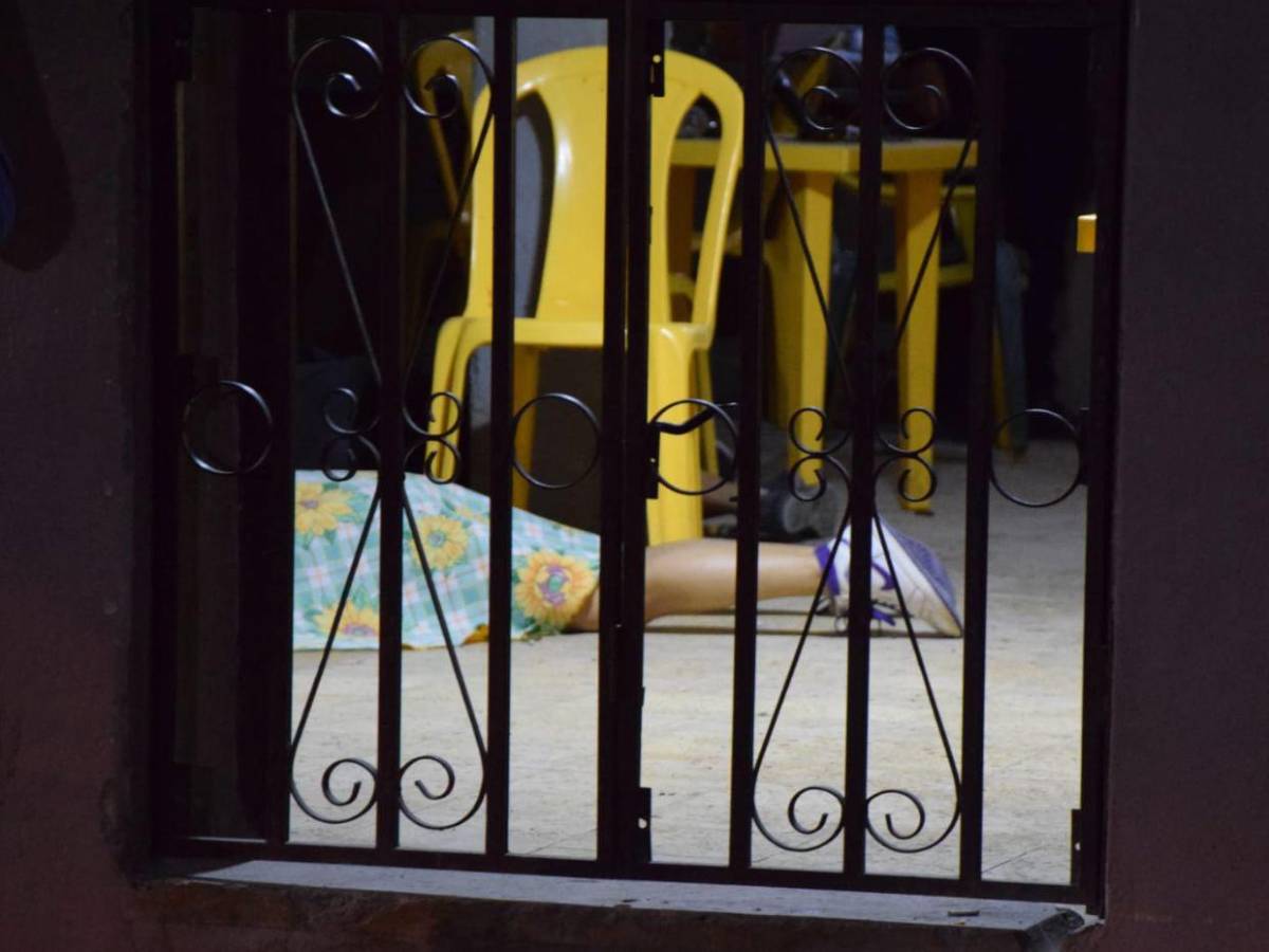 Víctimas intentaron esconderse tras el ataque: así quedó la escena de la masacre en Buenos Aires