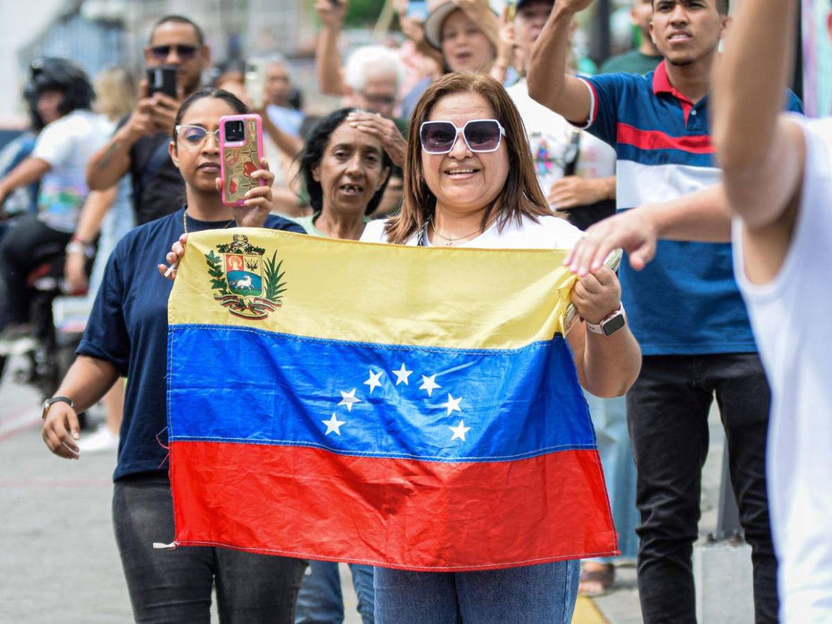 “Estoy aquí. Con ustedes”: Así fue recibida María Corina Machado en Venezuela tras diez meses fuera