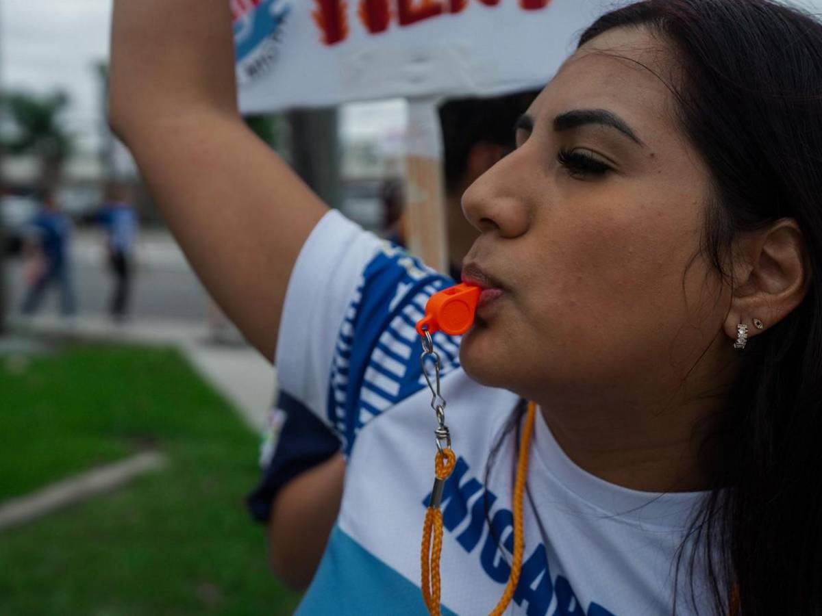 Hondureños protestan contra la represión migratoria en Kenner, Luisiana