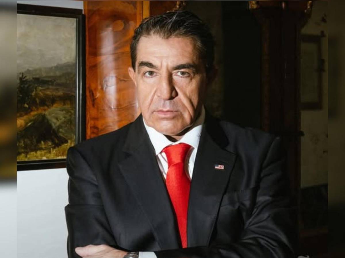 Amigo de Trump habría pedido ayuda para deportar a su expareja y quedarse con su hijo