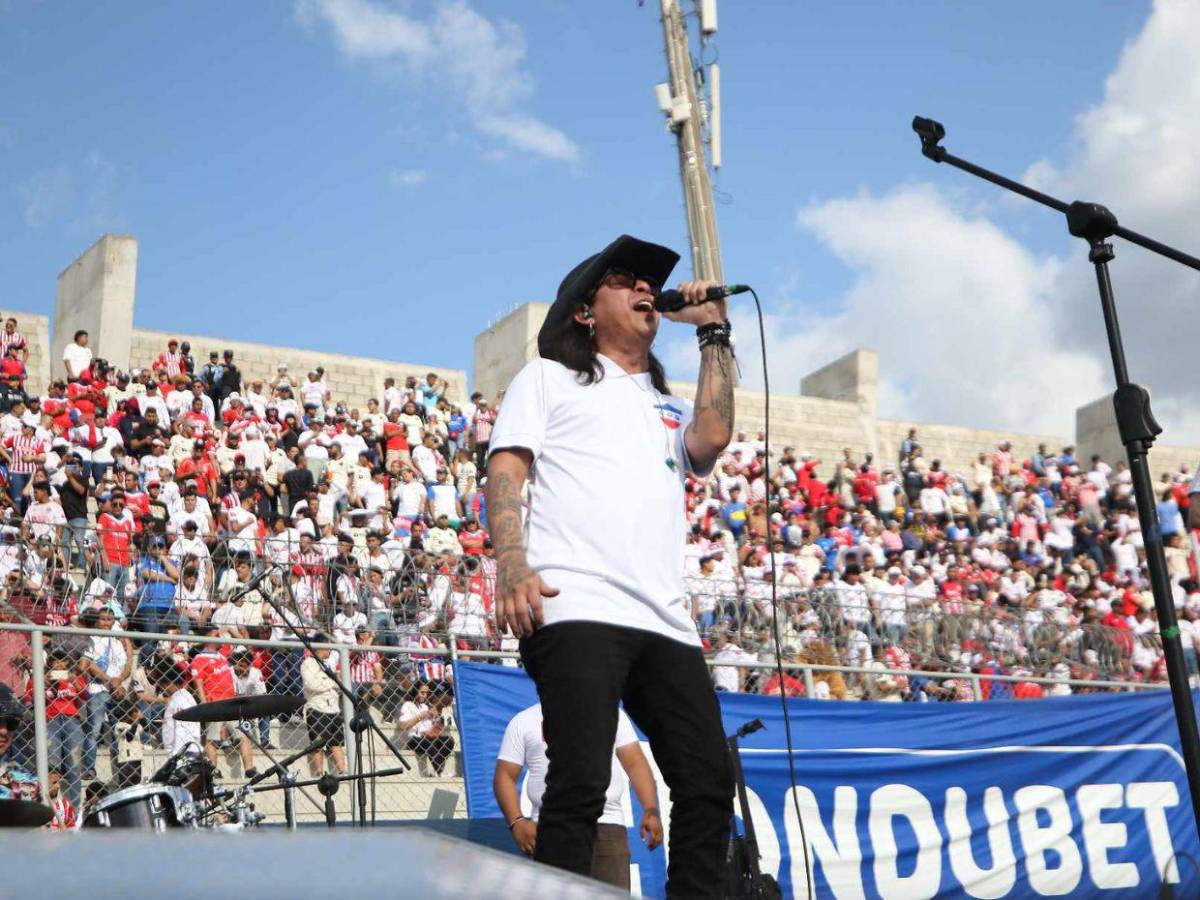 Diablos Negros ponen en ambiente a los aficionados en el Nacional previo a la final