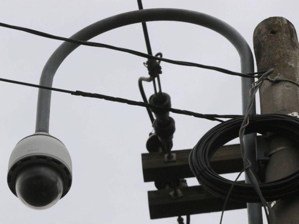 Cuadro a cuadro: Así fue como sujetos dañaron cámaras del 911 en Sipile; uno fue capturado